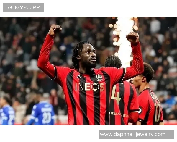 世界杯精彩对决本菲卡逆转阿森纳帽子戏法引爆全场战术分析