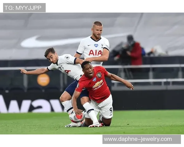 欧联杯曼城大胜热刺四球逆转精彩瞬间引发全场热烈欢呼