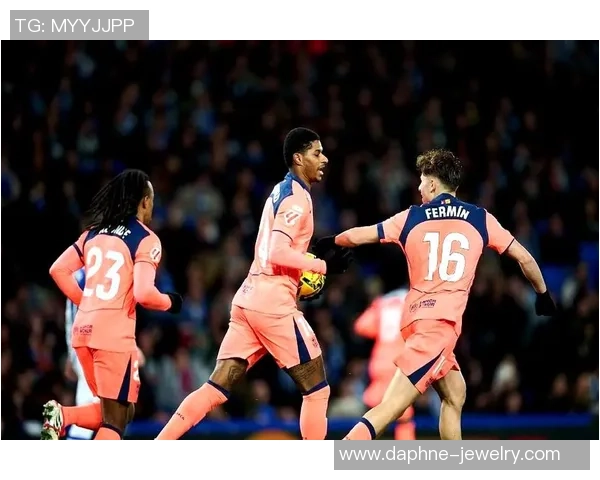 足总杯精彩对决AC米兰逆转巴萨6-2全场沸腾赛后点评解析