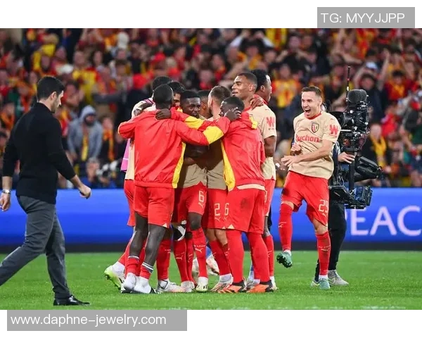 中超热战：拜仁逆转曼联四比三全场沸腾转会传闻再起